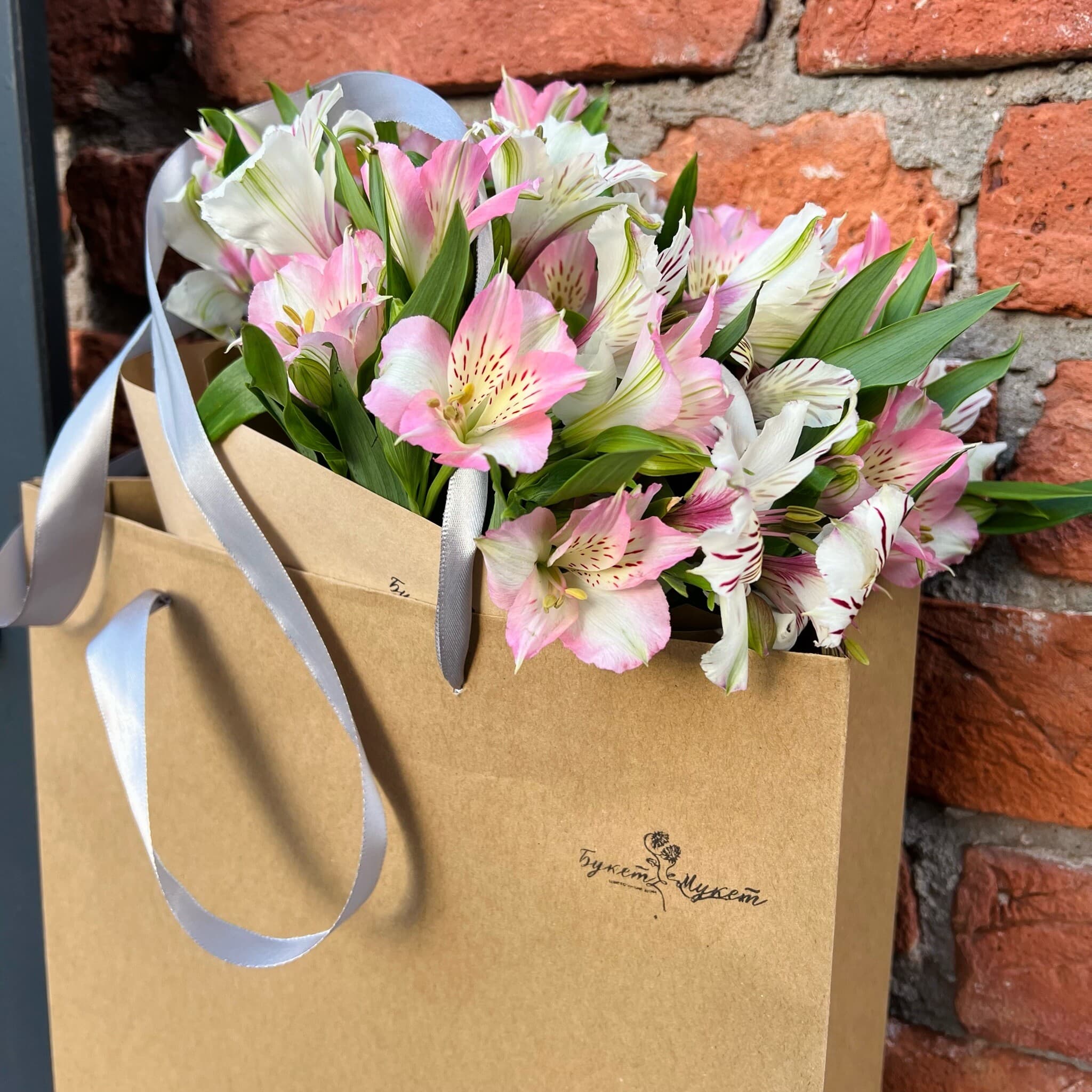«Альстромерии в крафтовом пакете» SENO